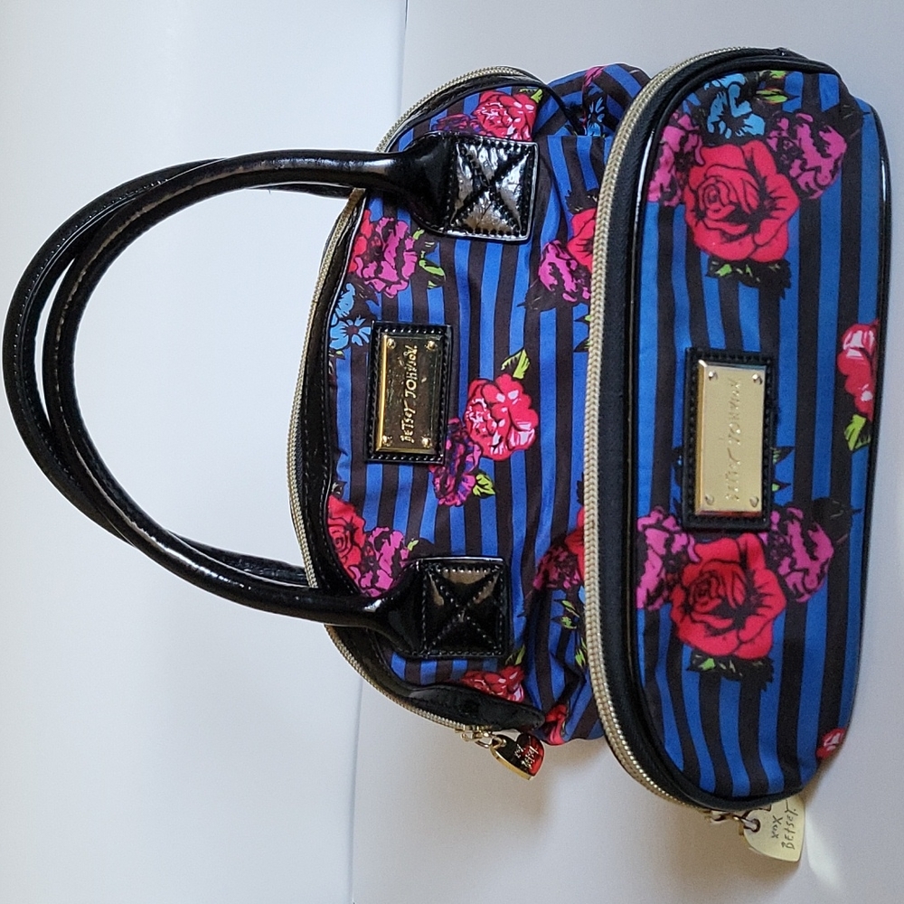 Betsey Johnson Cosmetic travel set